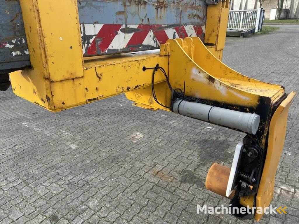 Seith Pipehandling Reachstacker 15036