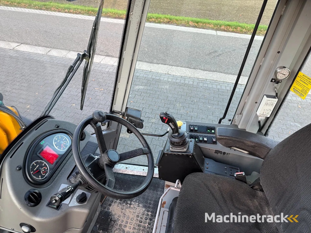 Paus TL8.7 telescoop loader shovel