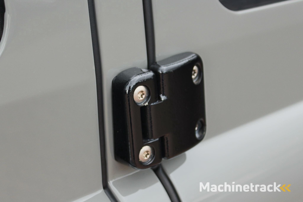 Land Rover Defender 3.5 V8 ST WGN 110 4WD