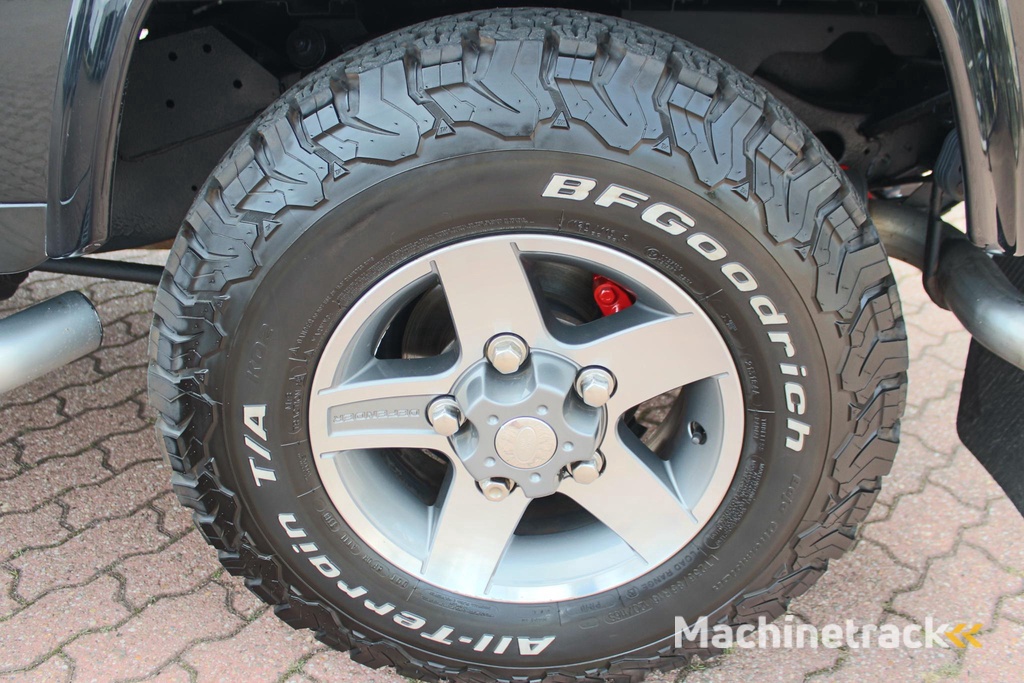 Land Rover Defender 2.4 TD 90 SW SVX 60th Anniversary