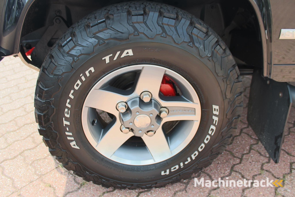 Land Rover Defender 2.4 TD 90 SW SVX 60th Anniversary