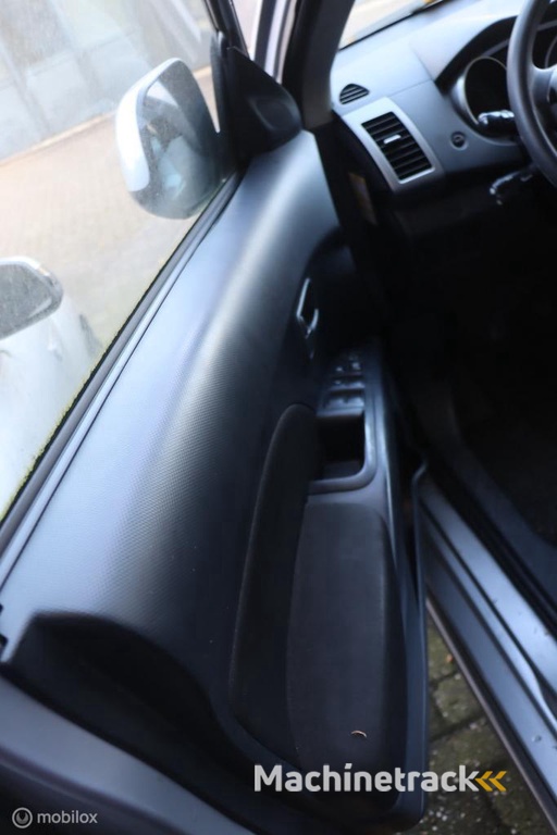 Online veiling: Mitsubishi Outlander bij ProVeiling