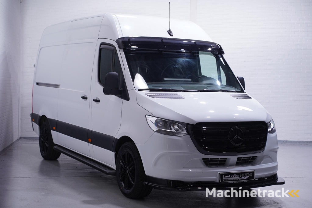 Mercedes-Benz Sprinter 319 CDI V6 190 pk Black&White Edition Aut. L2H2 Camera, 18" LMV, Apple Carplay, Laadruimte Pakket, Zwarte Grille 3-Zits