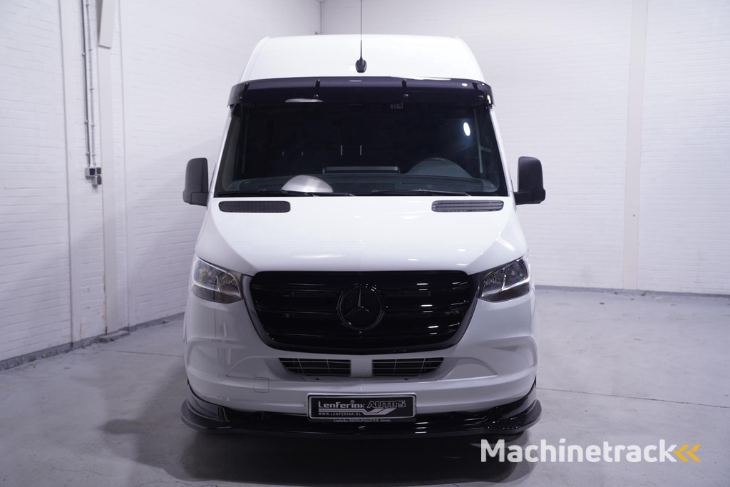 Mercedes-Benz Sprinter 319 CDI V6 190 pk Black&White Edition Aut. L2H2 Camera, 18" LMV, Apple Carplay, Laadruimte Pakket, Zwarte Grille 3-Zits