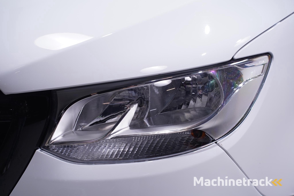 Mercedes-Benz Sprinter 319 CDI V6 190 pk Black&White Edition Aut. L2H2 Camera, 18" LMV, Apple Carplay, Laadruimte Pakket, Zwarte Grille 3-Zits