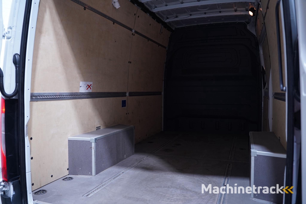 Mercedes-Benz Sprinter 319 CDI V6 190 pk Black&White Edition Aut. L2H2 Camera, 18" LMV, Apple Carplay, Laadruimte Pakket, Zwarte Grille 3-Zits