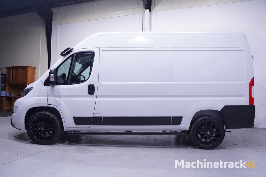 Opel Movano 2.2D 140 pk L2H2 White&Black Edition Navi