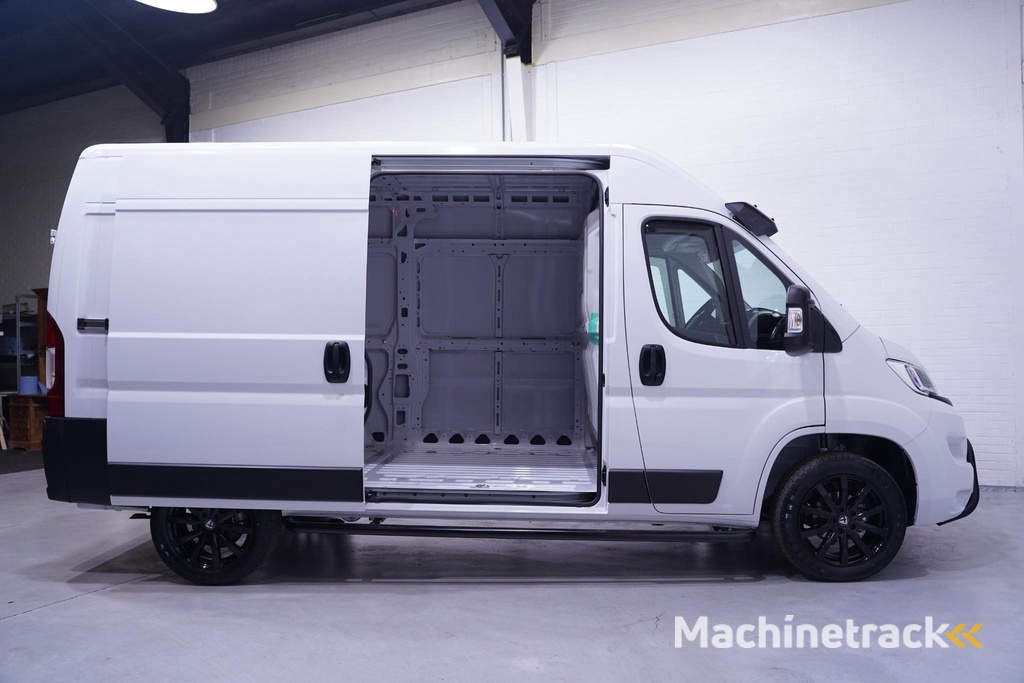 Opel Movano 2.2D 140 pk L2H2 White&Black Edition Navi