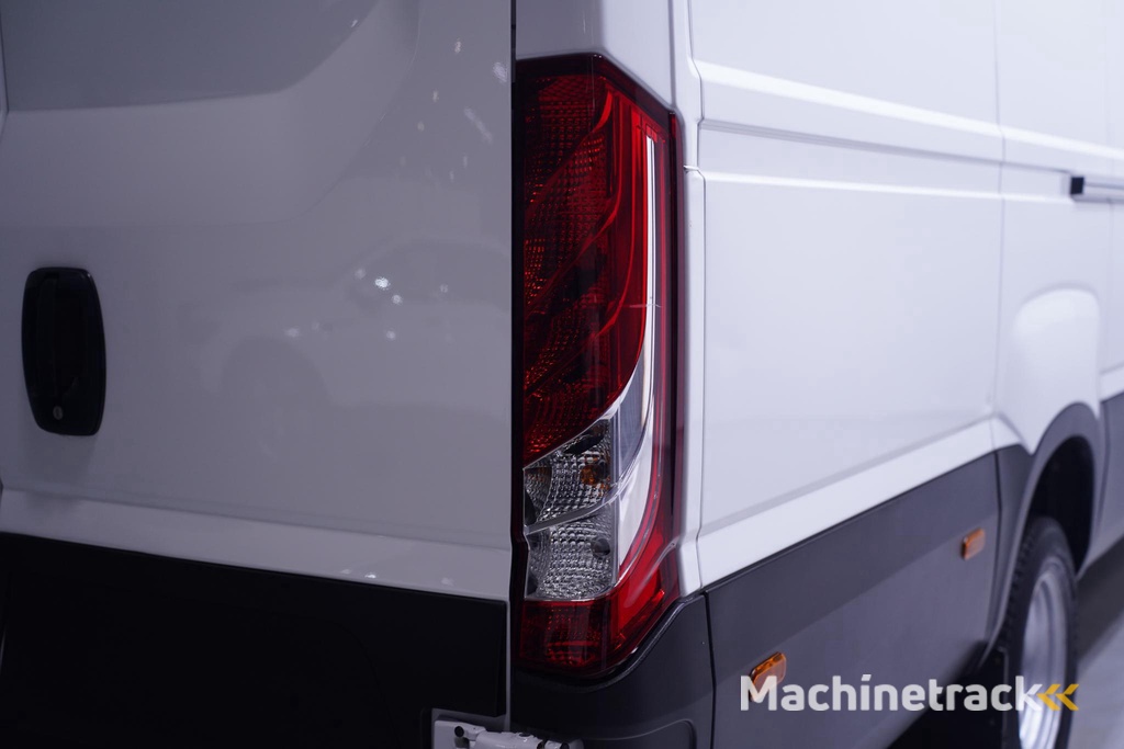 Iveco Daily 35C16 160 pk L4H2 Automaat, Dubbel Lucht achter Airco, Audio, Laadruimte Pakket, Opstap achter, 3-Zits