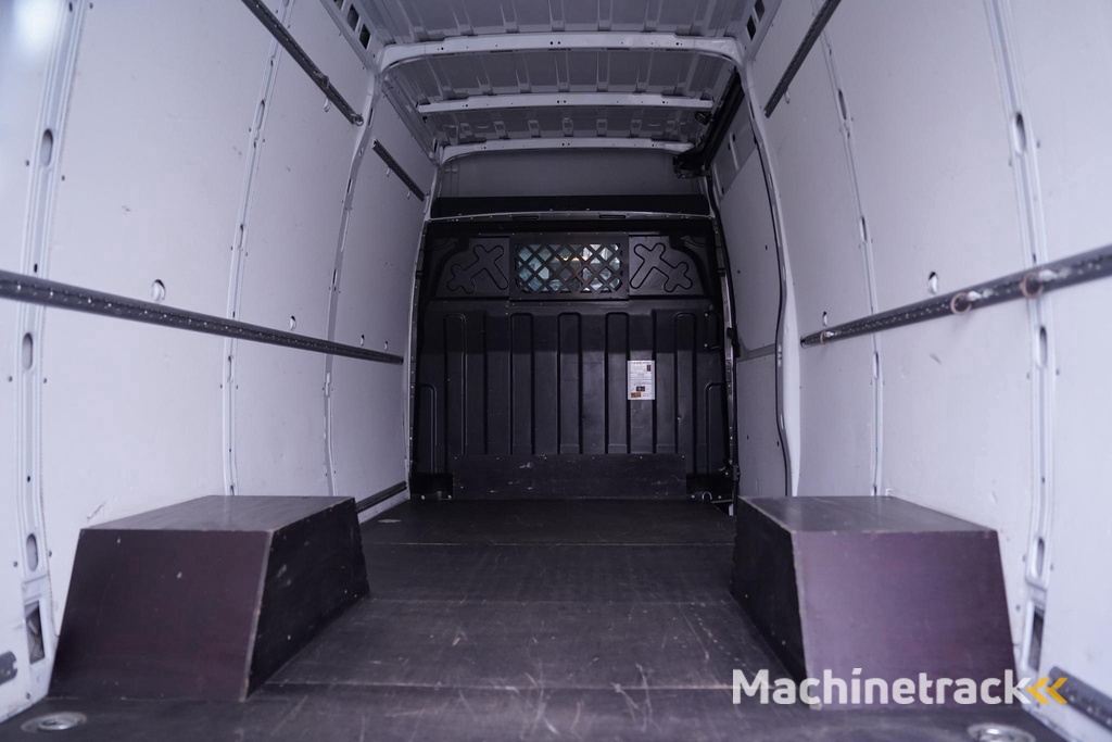 Iveco Daily 35C16 160 pk L4H2 Automaat, Dubbel Lucht achter Airco, Audio, Laadruimte Pakket, Opstap achter, 3-Zits