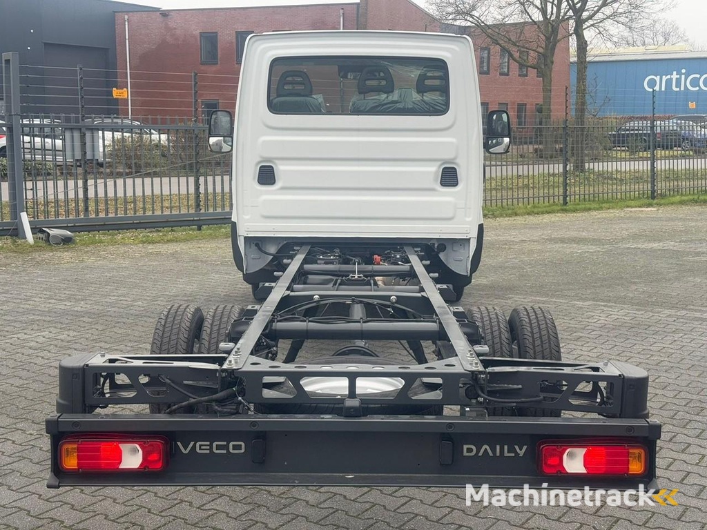Iveco Daily 35C18 180 pk H6 Chassis 4100 mm Dubbel lucht Navi, Airco ECC, Cruise, LED Koplampen, Nwe Model, 3-Zits