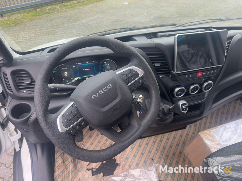 Iveco Daily 35C18 180 pk H6 Chassis 4100 mm Dubbel lucht Navi, Airco ECC, Cruise, LED Koplampen, Nwe Model, 3-Zits