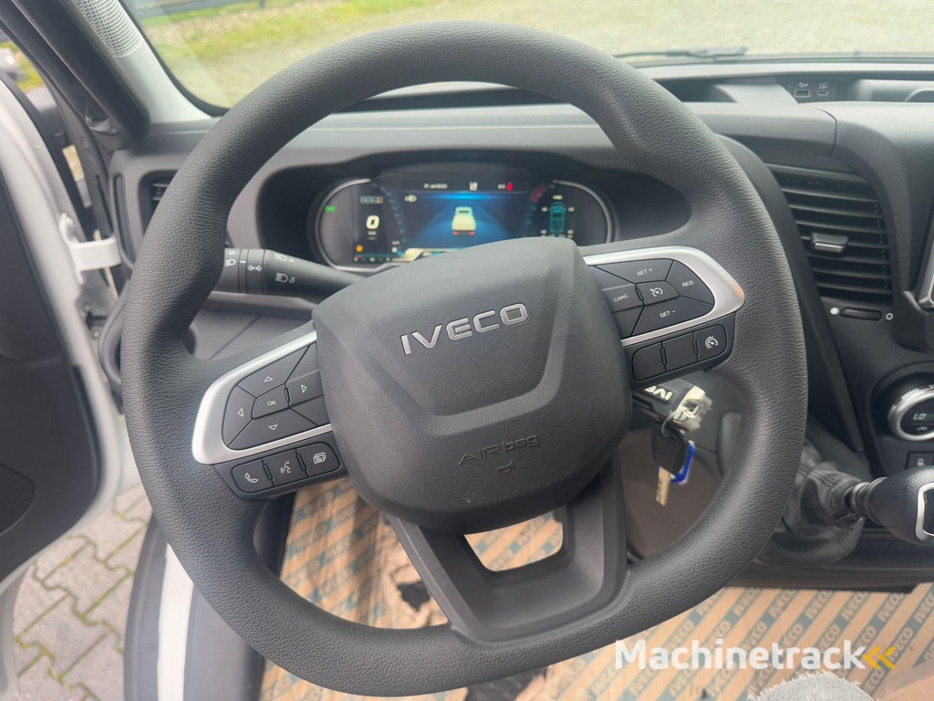 Iveco Daily 35C18 180 pk H6 Chassis 4100 mm Dubbel lucht Navi, Airco ECC, Cruise, LED Koplampen, Nwe Model, 3-Zits
