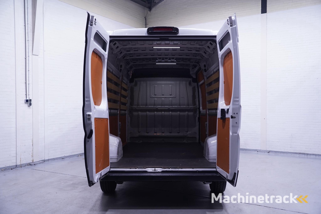 Fiat Ducato 2.3 MultiJet 130 pk L3H2 Navi, Camera, Airco ECC Laadruimte Pakket, 15" LMV, 1e Eigenaar