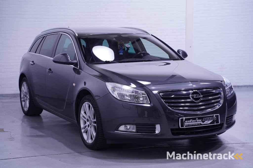 Opel Insignia Sports Tourer 1.6 T Cosmo navigatie electrische stoelbediening met memory stoelverwarming elektrische achterklep PDC v+a winterpakket climate controlle