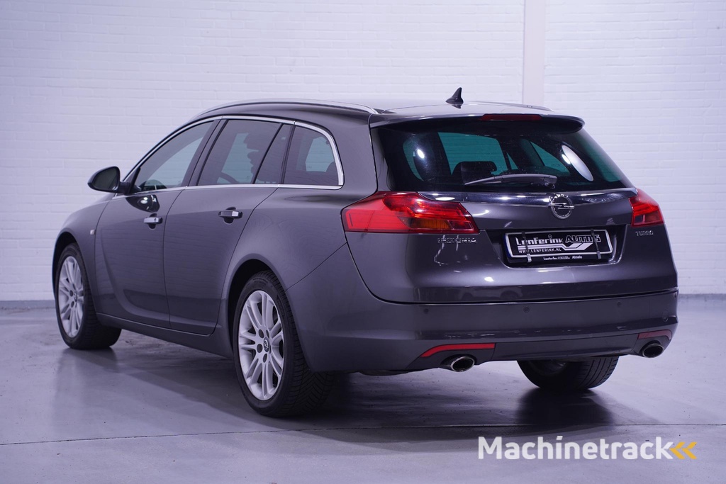Opel Insignia Sports Tourer 1.6 T Cosmo navigatie electrische stoelbediening met memory stoelverwarming elektrische achterklep PDC v+a winterpakket climate controlle