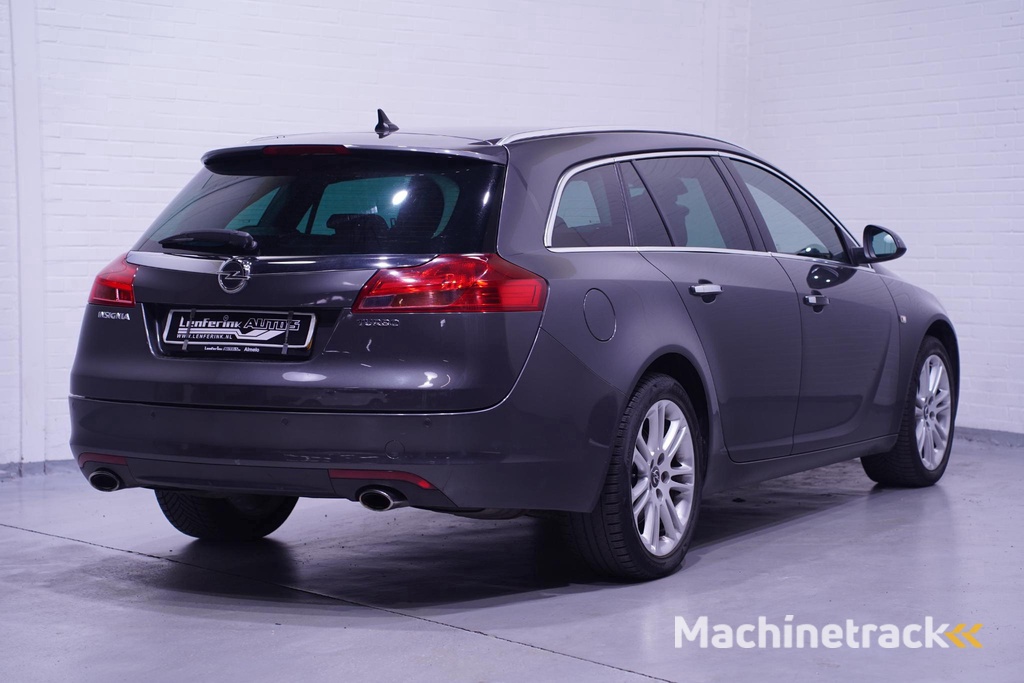 Opel Insignia Sports Tourer 1.6 T Cosmo navigatie electrische stoelbediening met memory stoelverwarming elektrische achterklep PDC v+a winterpakket climate controlle