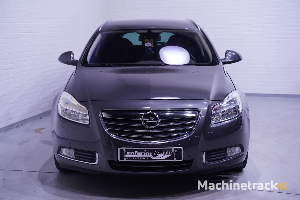 Opel Insignia Sports Tourer 1.6 T Cosmo navigatie electrische stoelbediening met memory stoelverwarming elektrische achterklep PDC v+a winterpakket climate controlle