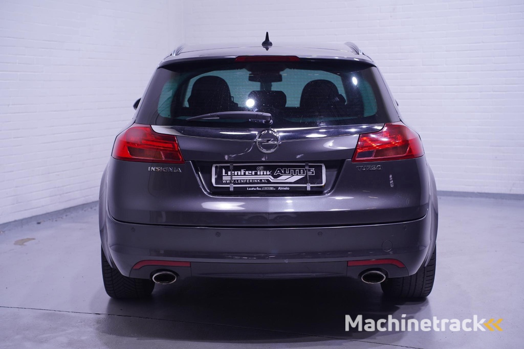 Opel Insignia Sports Tourer 1.6 T Cosmo navigatie electrische stoelbediening met memory stoelverwarming elektrische achterklep PDC v+a winterpakket climate controlle
