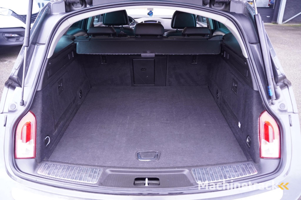 Opel Insignia Sports Tourer 1.6 T Cosmo navigatie electrische stoelbediening met memory stoelverwarming elektrische achterklep PDC v+a winterpakket climate controlle