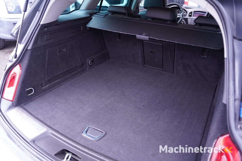 Opel Insignia Sports Tourer 1.6 T Cosmo navigatie electrische stoelbediening met memory stoelverwarming elektrische achterklep PDC v+a winterpakket climate controlle