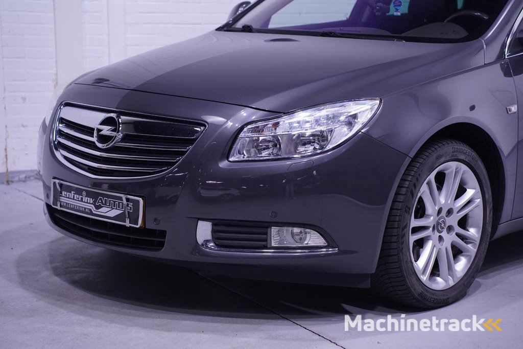 Opel Insignia Sports Tourer 1.6 T Cosmo navigatie electrische stoelbediening met memory stoelverwarming elektrische achterklep PDC v+a winterpakket climate controlle