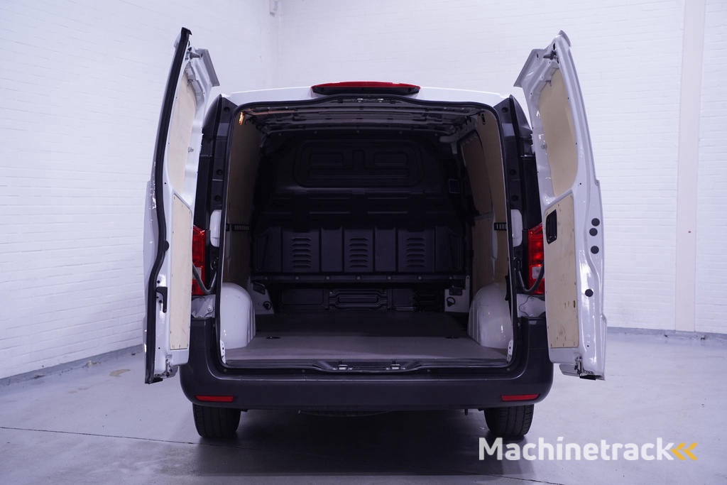 Mercedes-Benz Vito 114 CDI 136 pk Lang Airco, Cruise Control Laadruimte Pakket, Sidebars, 3-Zits