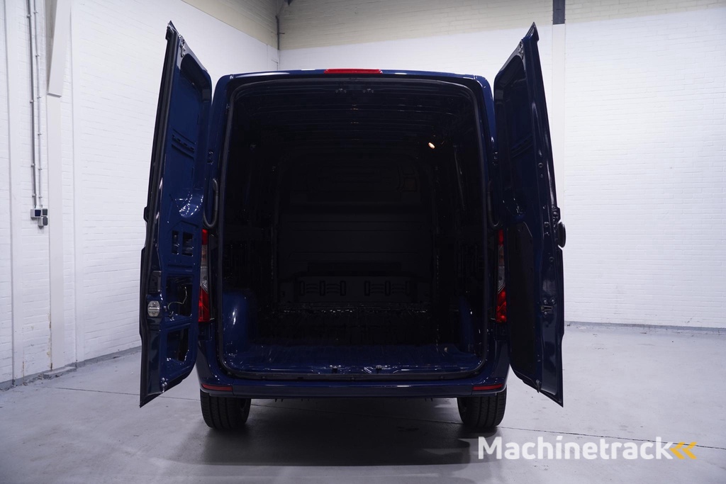 Mercedes-Benz Sprinter 215 CDI 150 pk L2H1 Black&Blue Edition 18' LMV