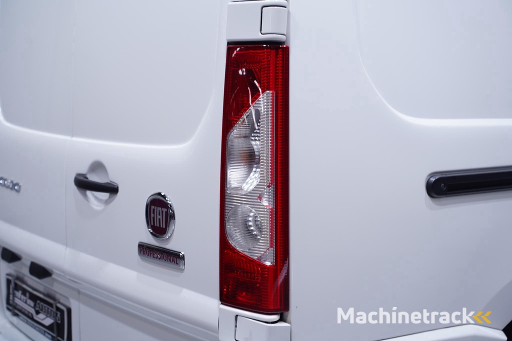 Fiat Scudo 2.0 MultiJet 128 pk L2H1 SX Airco Bumpers in Kleur, Trekhaak 2.000 kg, 3-Zits