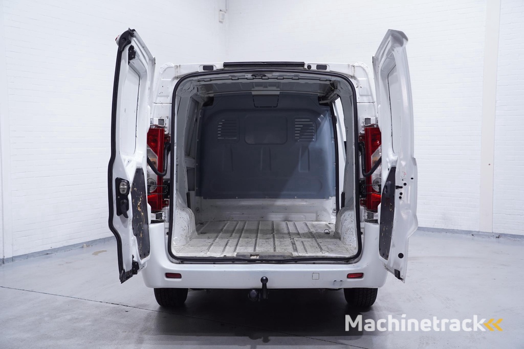 Fiat Scudo 2.0 MultiJet 128 pk L2H1 SX Airco Bumpers in Kleur, Trekhaak 2.000 kg, 3-Zits