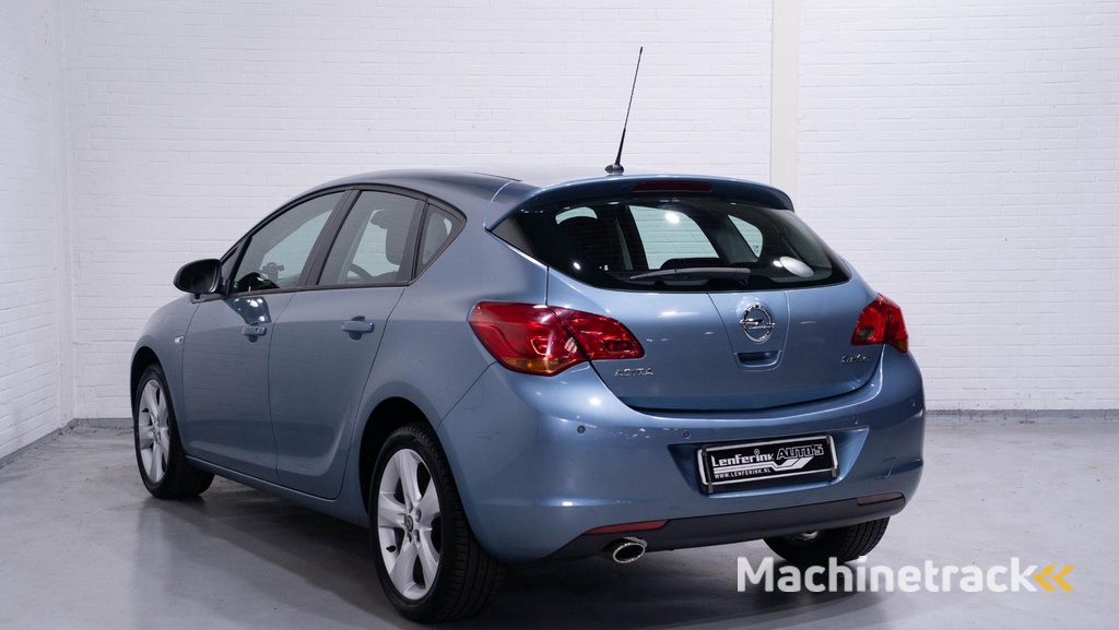 Opel Astra 1.4 Turbo Cosmo climate-controle LMV 17"PDC v+a cruise-controle Cosmo-pakket multifunctioneel stuurwiel
