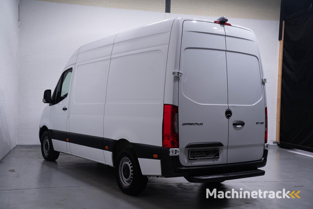 Mercedes-Benz Sprinter 317 CDI 170 pk L2H2 Automaat va 399,- p/mnd Airco, Apple Carplay, Camera, Laadruimte Pakket, PDC V+A, 3-Zits