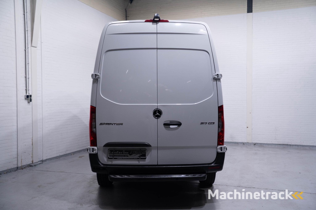 Mercedes-Benz Sprinter 317 CDI 170 pk L2H2 Automaat va 399,- p/mnd Airco, Apple Carplay, Camera, Laadruimte Pakket, PDC V+A, 3-Zits