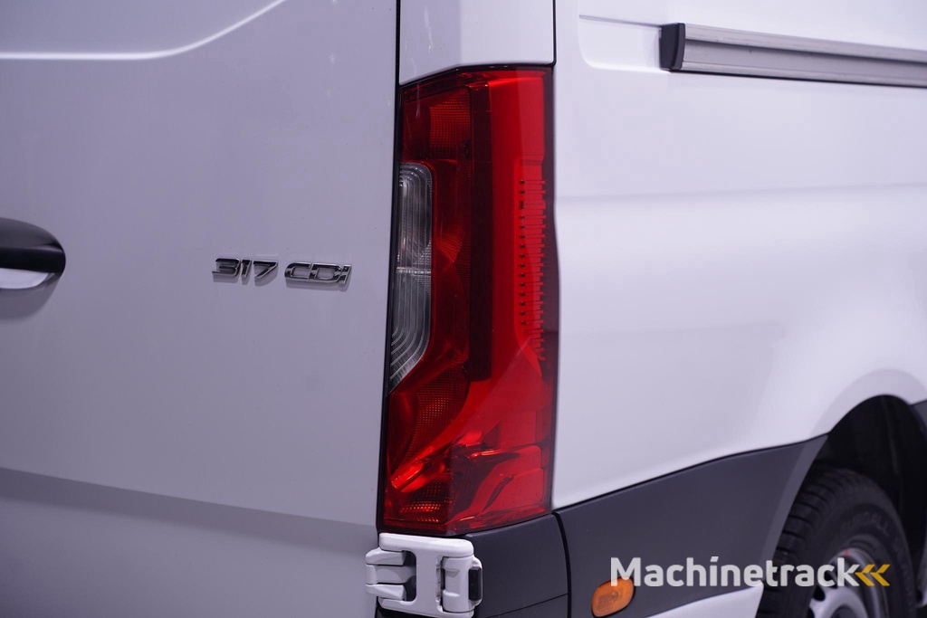 Mercedes-Benz Sprinter 317 CDI 170 pk L2H2 Automaat va 399,- p/mnd Airco, Apple Carplay, Camera, Laadruimte Pakket, PDC V+A, 3-Zits