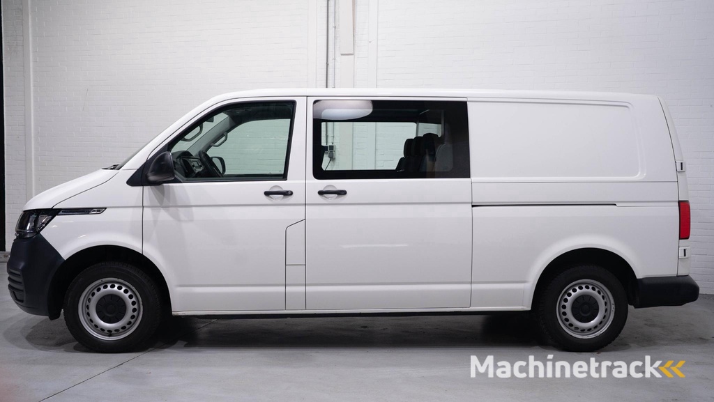 Volkswagen Transporter 2.0 TDI 110 pk L2 Dubbel Cabine 2x Schuifdeur NAP, Trekhaak, Airco, Cruise Control, 5-Zits, 1e Eigenaar