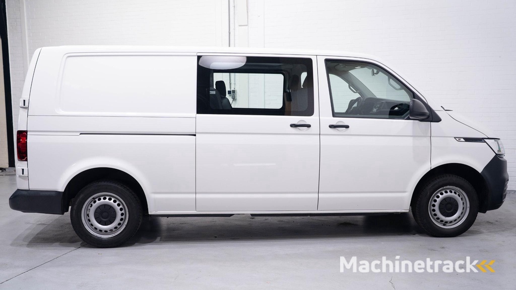 Volkswagen Transporter 2.0 TDI 110 pk L2 Dubbel Cabine 2x Schuifdeur NAP, Trekhaak, Airco, Cruise Control, 5-Zits, 1e Eigenaar