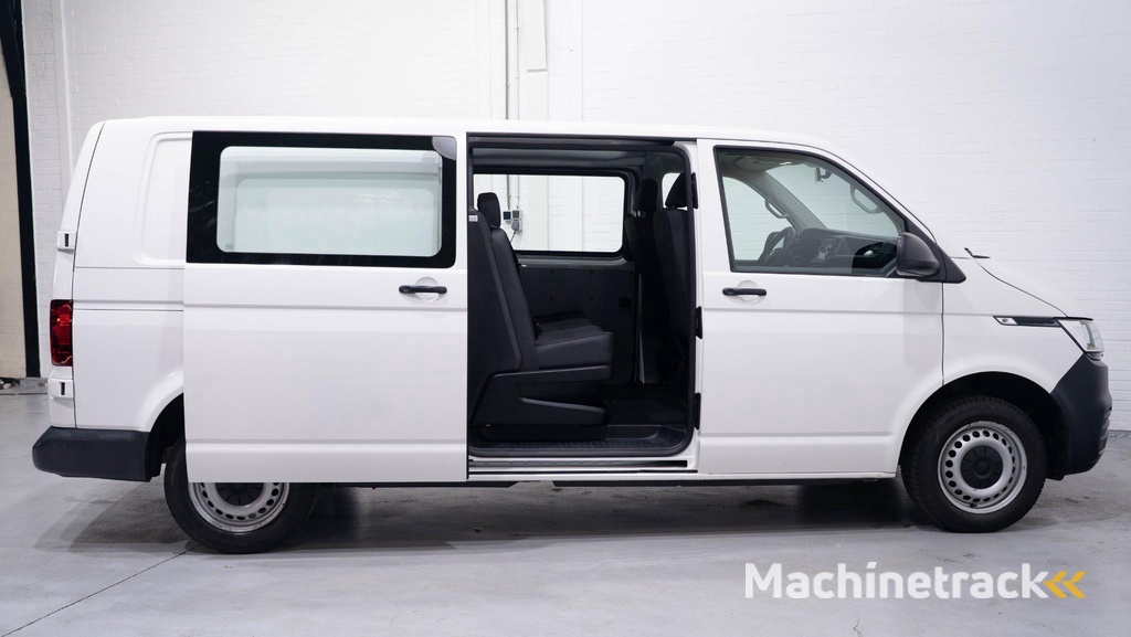 Volkswagen Transporter 2.0 TDI 110 pk L2 Dubbel Cabine 2x Schuifdeur NAP, Trekhaak, Airco, Cruise Control, 5-Zits, 1e Eigenaar