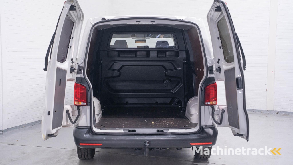 Volkswagen Transporter 2.0 TDI 110 pk L2 Dubbel Cabine 2x Schuifdeur NAP, Trekhaak, Airco, Cruise Control, 5-Zits, 1e Eigenaar