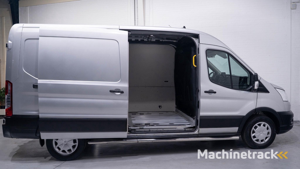 Ford Transit 2.0 TDCI 130 pk L3H2 Trend Navi, Camera Trekhaak 2.500 kg, Sidebars, Cruise Control, NAP, 1e Eig., 3-Zits