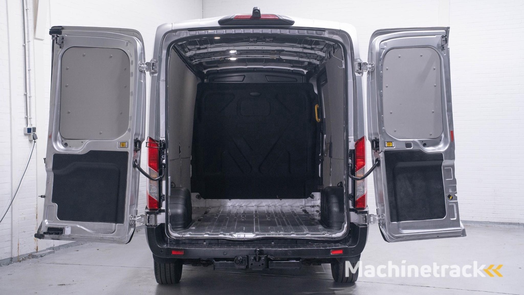 Ford Transit 2.0 TDCI 130 pk L3H2 Trend Navi, Camera Trekhaak 2.500 kg, Sidebars, Cruise Control, NAP, 1e Eig., 3-Zits