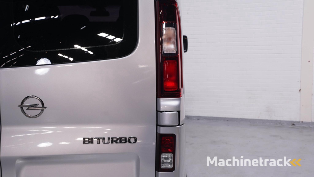 Opel Vivaro 1.6 CDTI 125 pk L2 Dubbel Cabine Navi, Camera 5-Zits, Trekhaak, 1e Eigenaar, NAP, Privacyglas, PDC achter