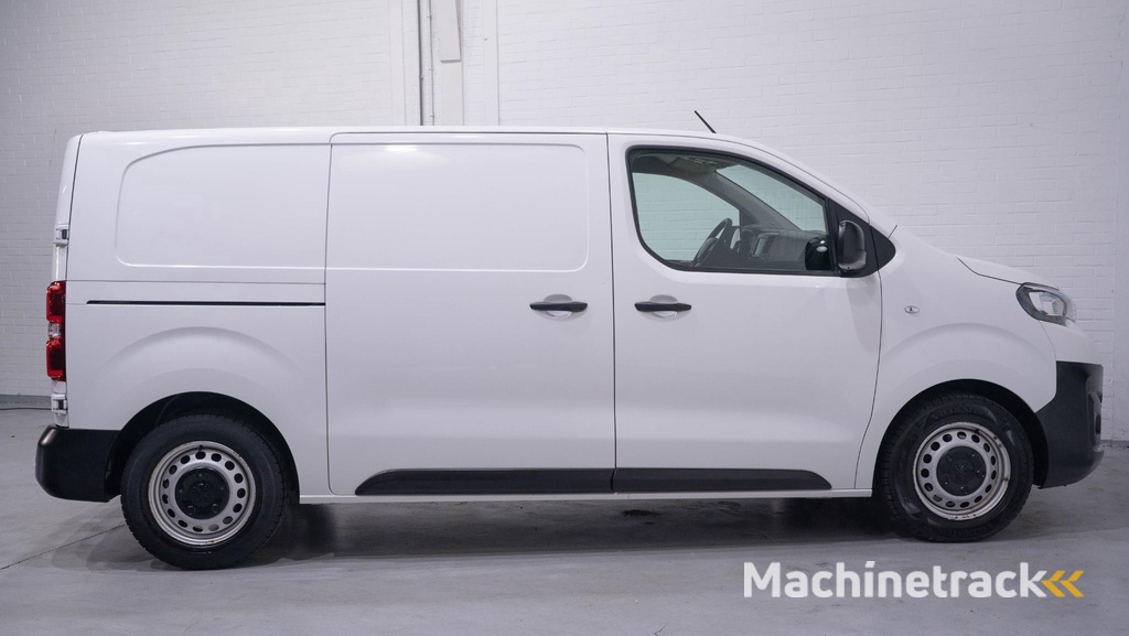 Peugeot e-Expert Standard Asphalt 75 kWh L2H1 Airco, Apple Carplay Cruise Control, PDC achter, NAP, 3-Zits