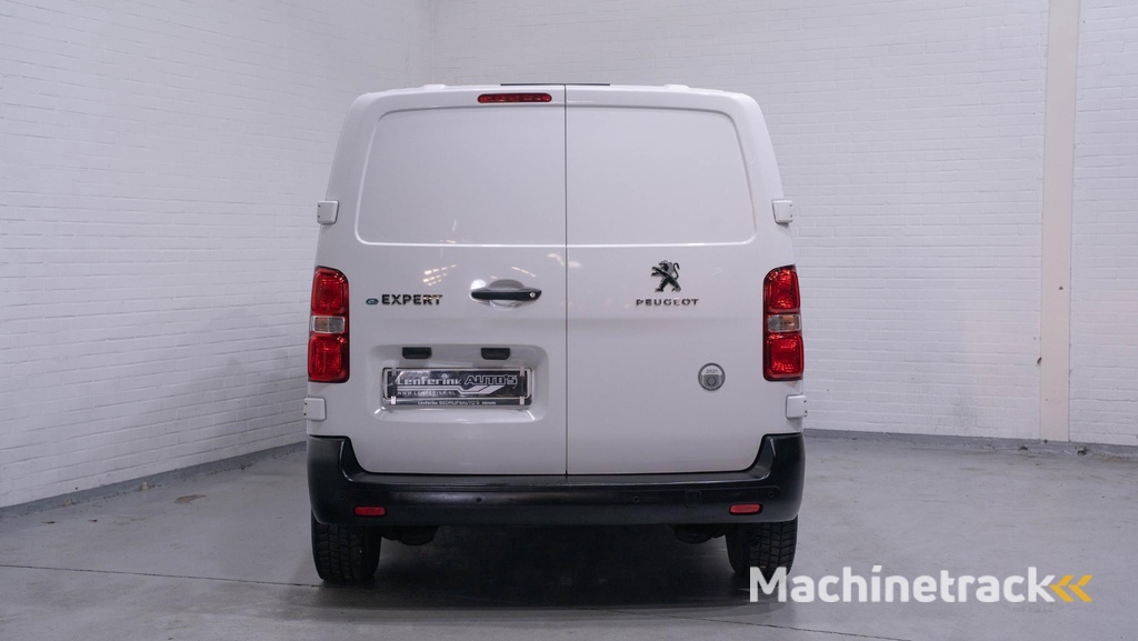 Peugeot e-Expert Standard Asphalt 75 kWh L2H1 Airco, Apple Carplay Cruise Control, PDC achter, NAP, 3-Zits
