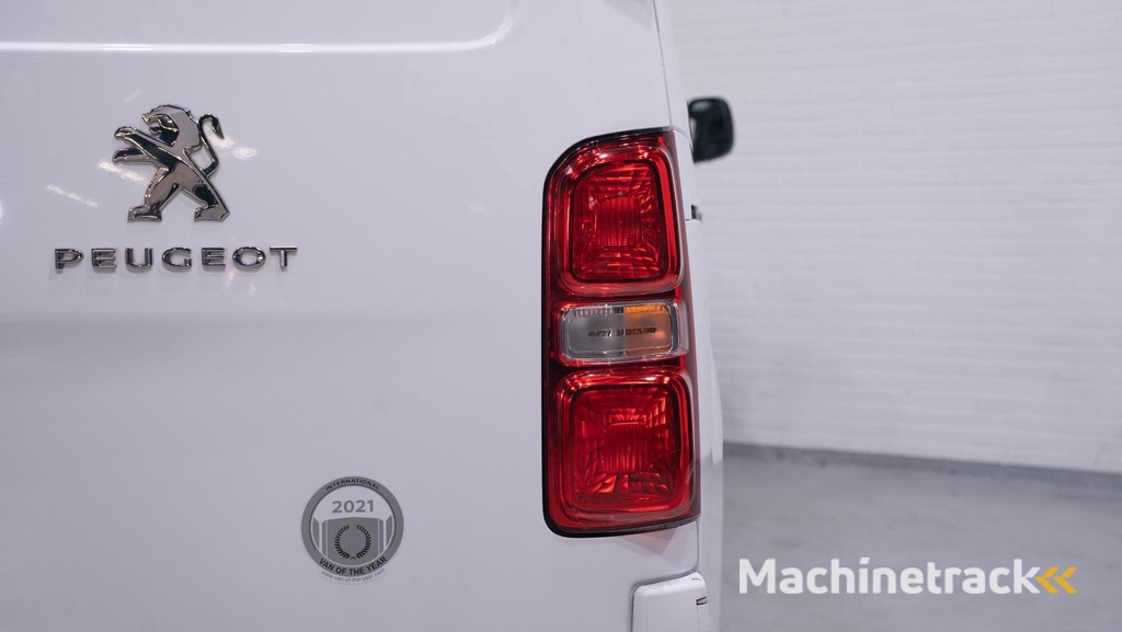 Peugeot e-Expert Standard Asphalt 75 kWh L2H1 Airco, Apple Carplay Cruise Control, PDC achter, NAP, 3-Zits