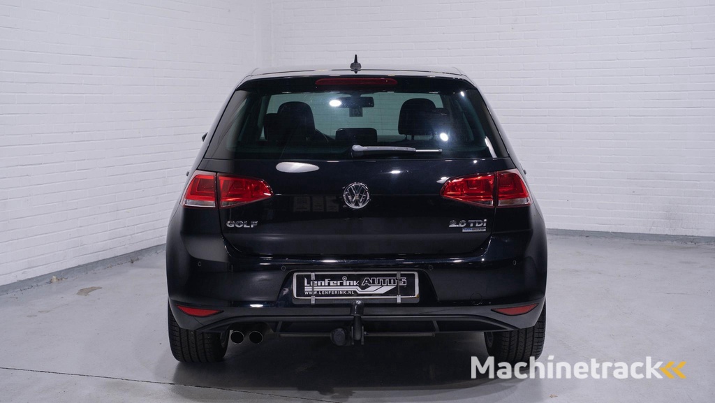 Volkswagen Golf 2.0 TDI Highline Navi 18Inch Durban Comfortpakket Winterpakket Massagestoel Half leder PDC v+a Xenon Trekhaak Clima Stoelverwarming private-glas