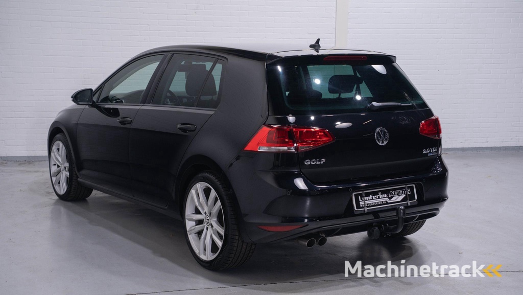 Volkswagen Golf 2.0 TDI Highline Navi 18Inch Durban Comfortpakket Winterpakket Massagestoel Half leder PDC v+a Xenon Trekhaak Clima Stoelverwarming private-glas