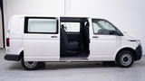 Minituur van Volkswagen Transporter 2.0 TDI 110 pk L2 Dubbel Cabine 2x Schuifdeur NAP, Trekhaak, Airco, Cruise Control, 5-Zits, 1e Eigenaar