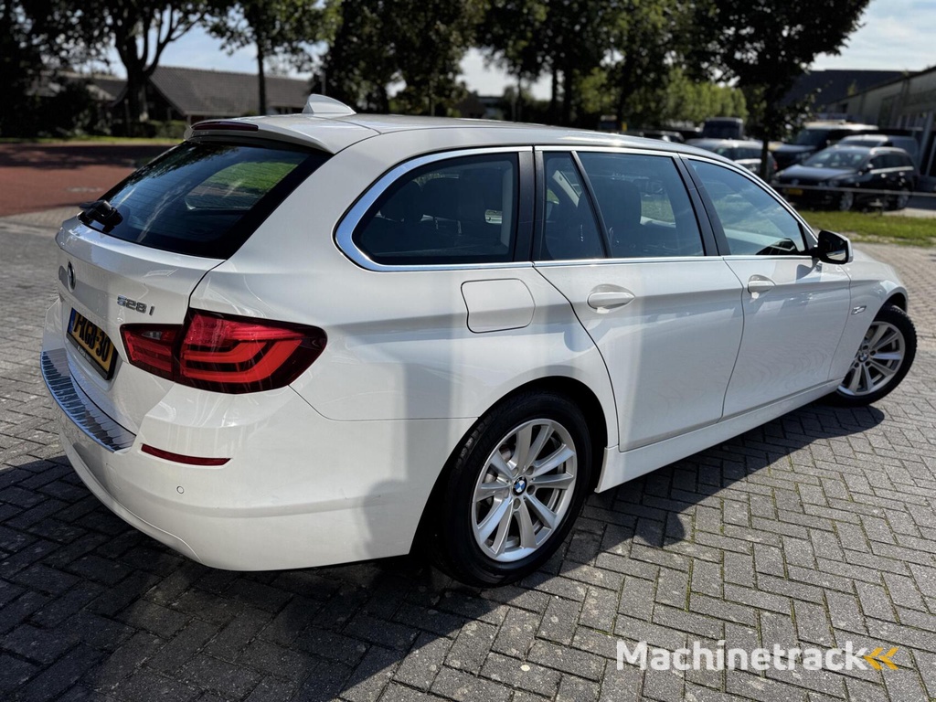 BMW 5-serie Touring 528xi High Executive *Climate*|Navi|NL Auto|Leder|PDC|Cruise|NAP|LED|