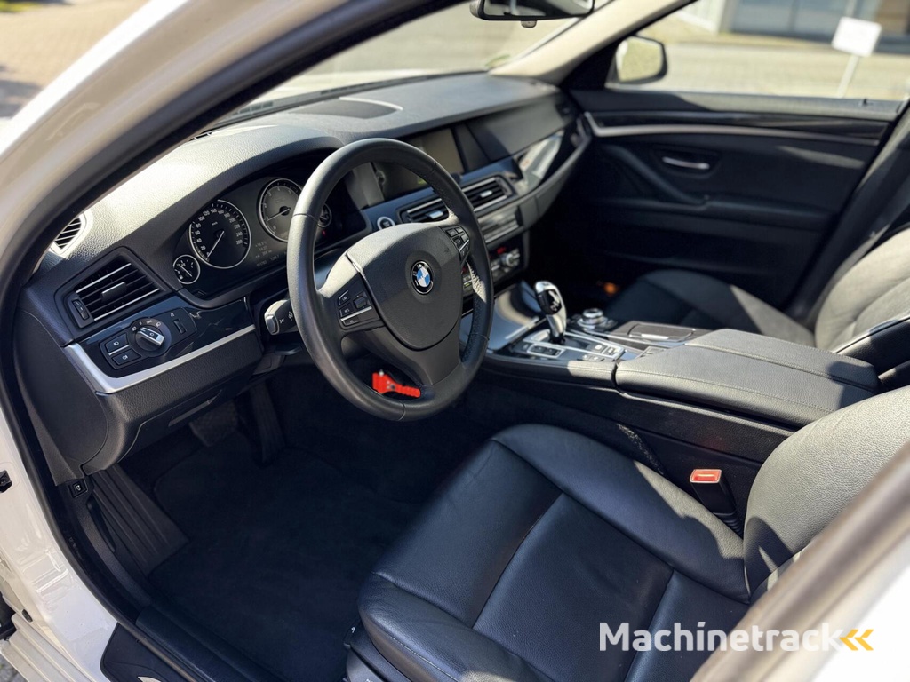 BMW 5-serie Touring 528xi High Executive *Climate*|Navi|NL Auto|Leder|PDC|Cruise|NAP|LED|