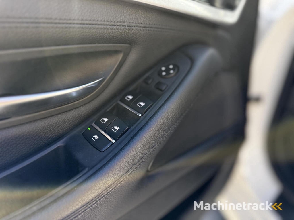 BMW 5-serie Touring 528xi High Executive *Climate*|Navi|NL Auto|Leder|PDC|Cruise|NAP|LED|